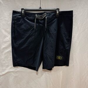 Zero Foxtrot Men’s XL Navy Board Shorts Skull Logo Swim Beach Vacation Boating